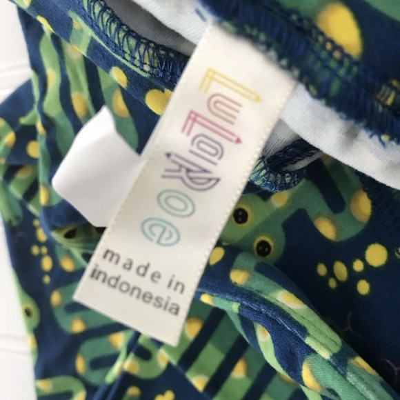 NWT LulaRoe OS Leggings Green Snake Pattern One Size Whimsical Fun Buttery Soft - Picture 4 of 4